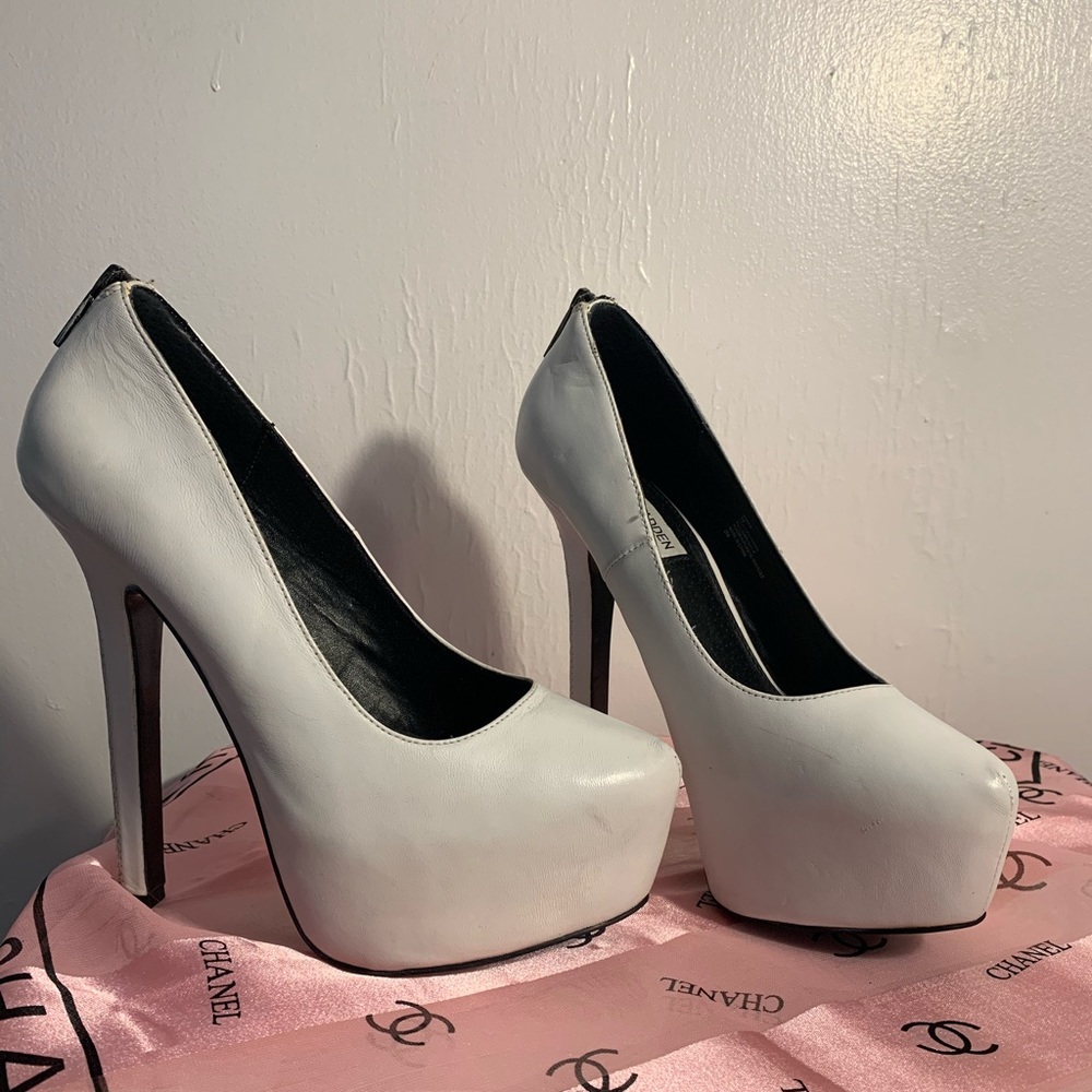 Steve Madden White stiletto Platform shoes heels